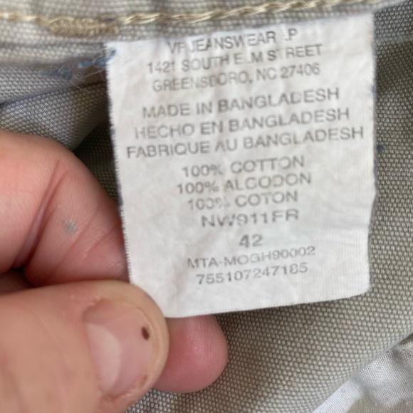 VF Jeanswear LP Mens Beige Cargo Shorts size 40 - Picture 3 of 3